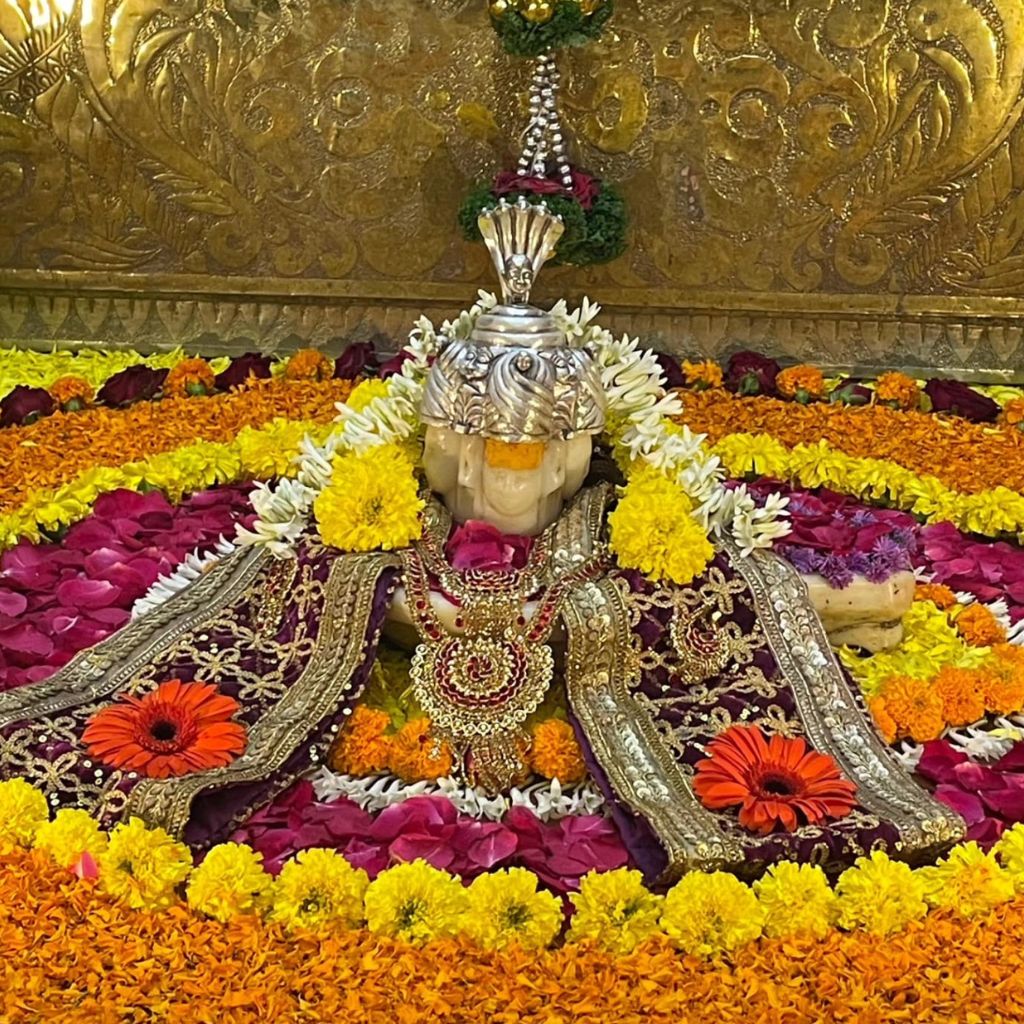 दैनिक पूजा एवं धार्मिक कार्यक्रम